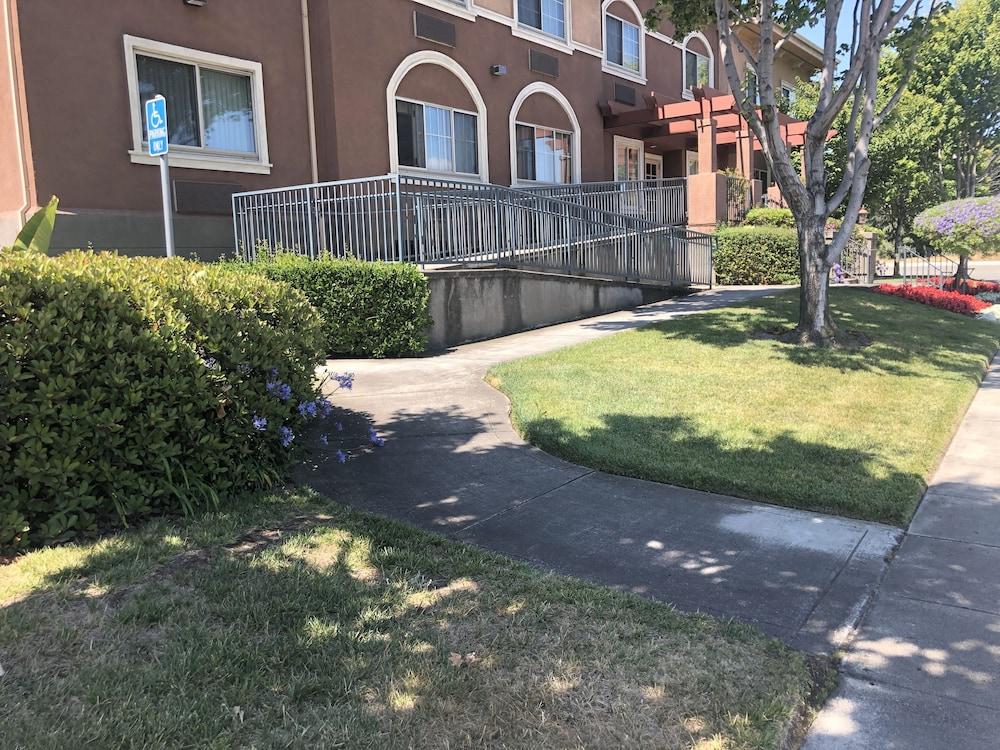 Holiday Inn Express & Suites Mountain View Silicon Valley By Ihg Exterior foto