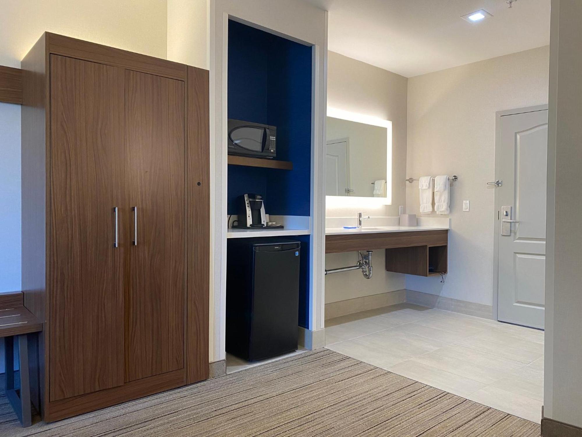 Holiday Inn Express & Suites Mountain View Silicon Valley By Ihg Exterior foto